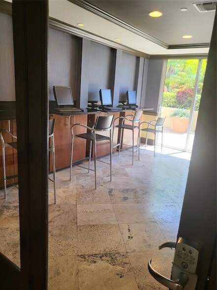 Building Photo - 520 SE 5 Ave