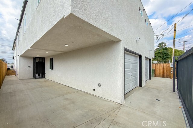Building Photo - 2120 E 92nd St