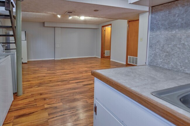 Building Photo - 563 S 35th St