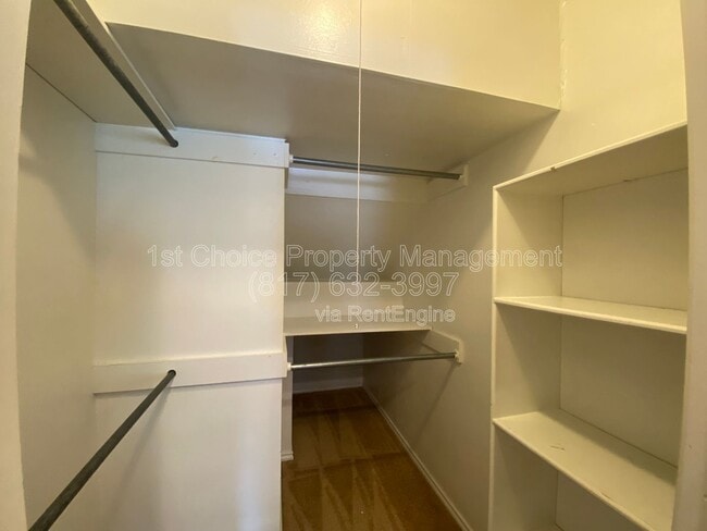 Building Photo - 6 1 Main Pl