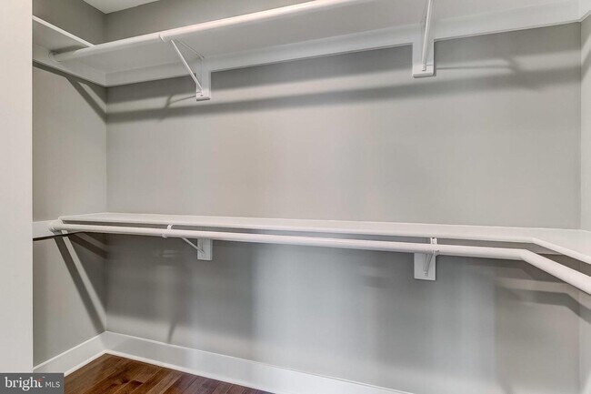 Building Photo - 3405 UL Front