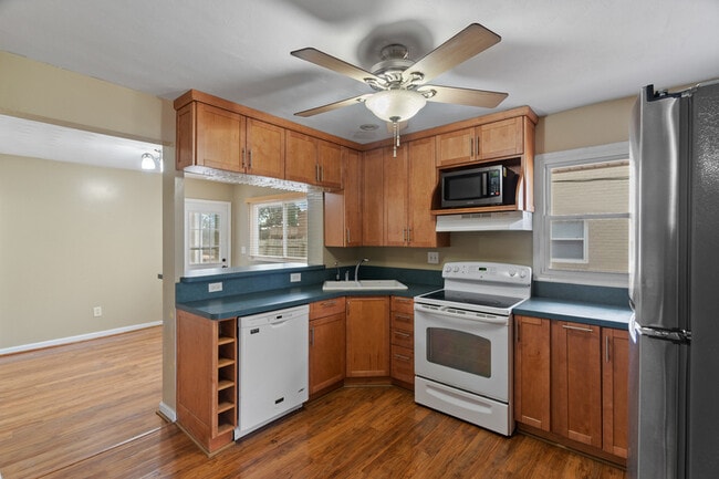 Building Photo - 209 W Bayview Blvd