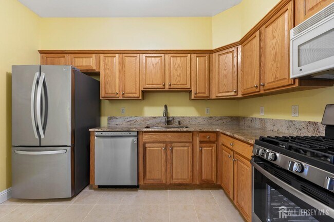 Building Photo - 540 Cranbury Rd