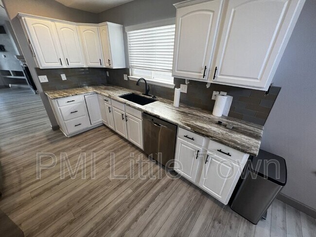 Building Photo - 10647 W Bellwood Pl