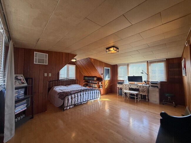 Building Photo - FR T 329