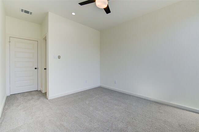 Building Photo - 2930 El Fenice Ln