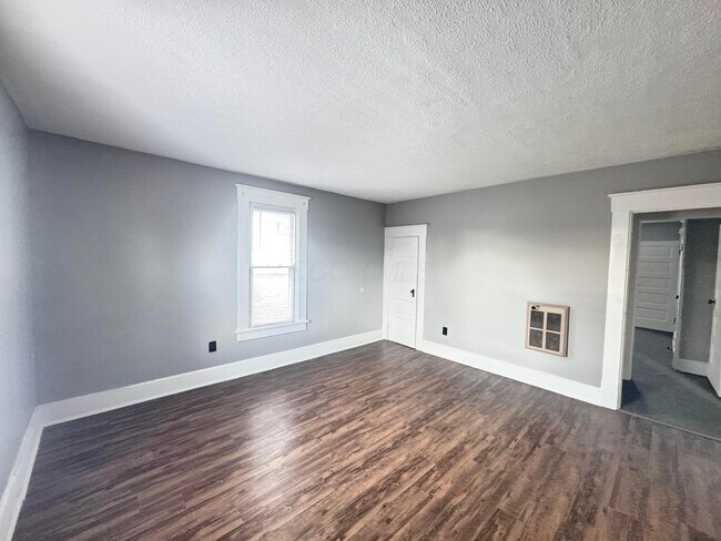 Building Photo - 617 E Main St