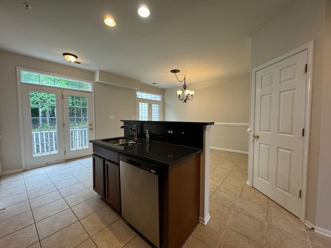 Building Photo - Fantastic 3 Bed 2.5 Bath Brick Townhome In...