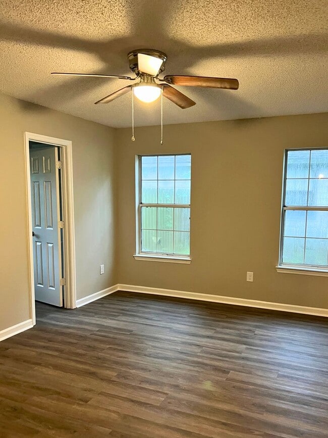 Building Photo - 3/2 in Sugarmill with pool access!