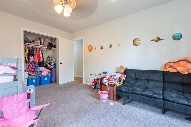 Building Photo - 1217 Lakeview Dr