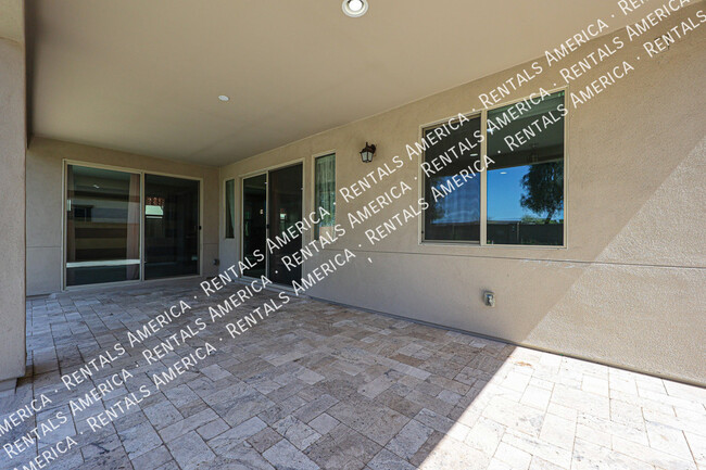 Building Photo - 3090 S Jasmine Dr
