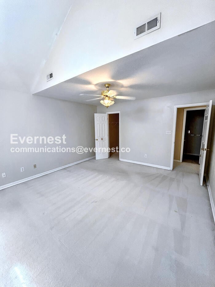 Building Photo - 306 Hamlet Ct