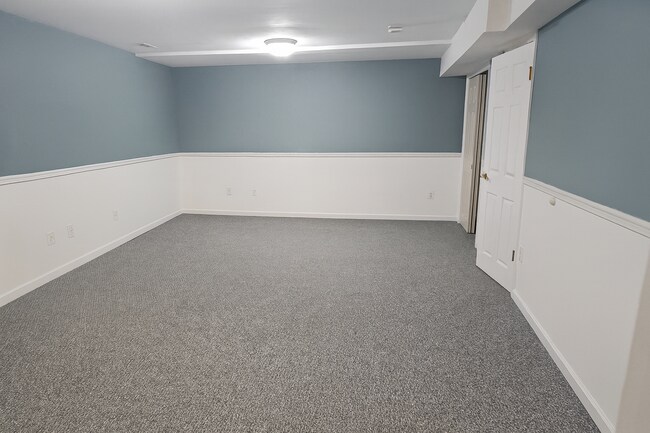 Building Photo - 13440 Carriage Hill Dr
