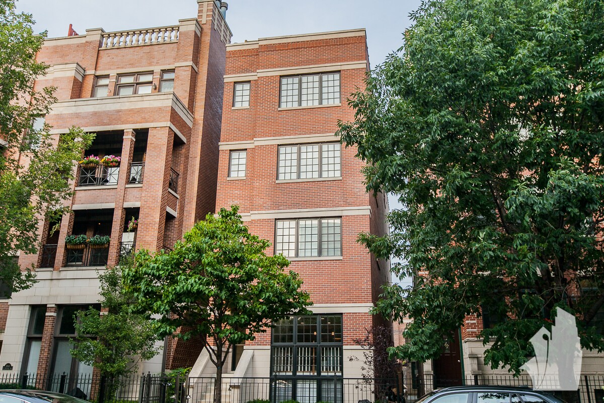 Building Photo - 3841 N Southport Ave