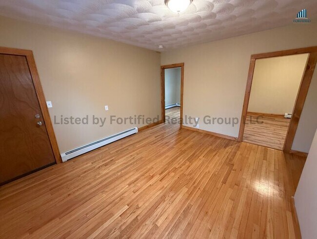 Building Photo - 132 Hall St