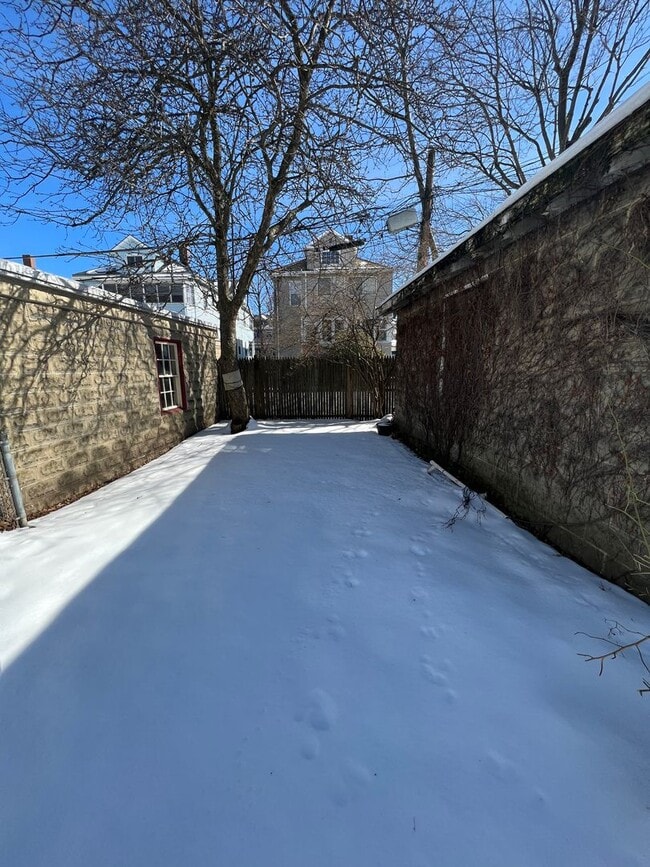 Building Photo - 9-11 Burnham St