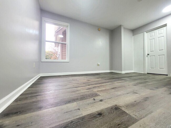 Building Photo - 2153 11th St SW