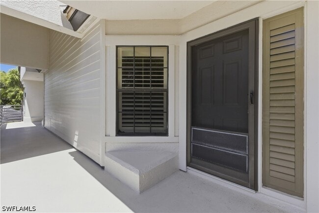 Building Photo - 27038 Oakwood Lake Dr
