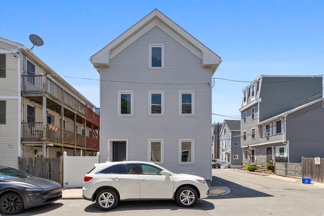 Building Photo - 169 W 9th St