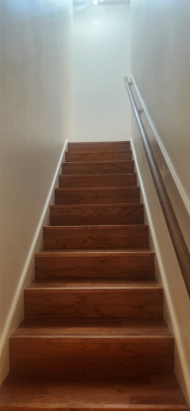 Building Photo - 12913 Trail Hollow Dr