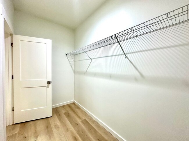 Building Photo - Gorgeous New Home! Close to Historic District and Beach