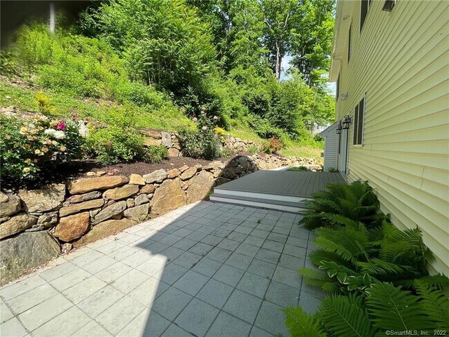 Building Photo - 71 Ledges Rd