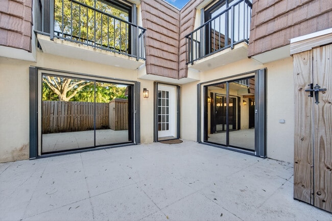 Building Photo - 1520 15th Ln