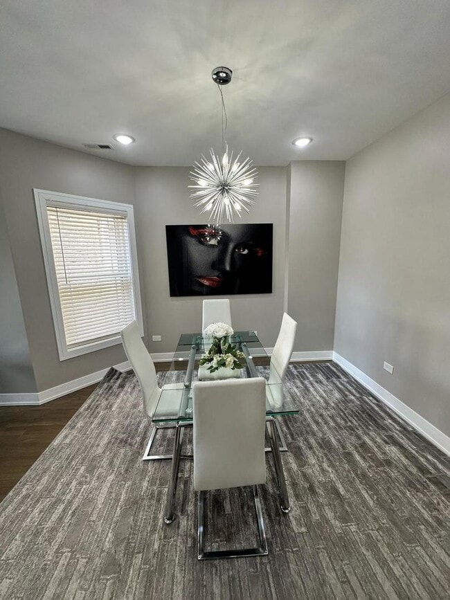 Building Photo - 6807 S Calumet Ave