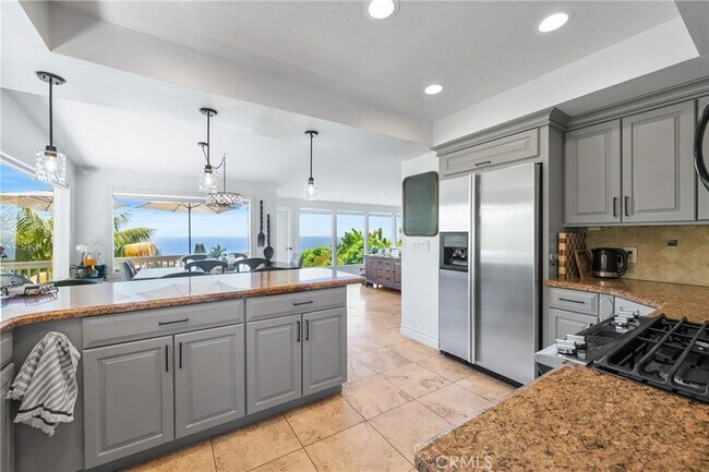 Building Photo - 875 Coast View Dr
