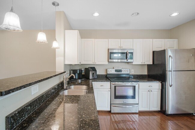 Building Photo - 405 Donelson Loop