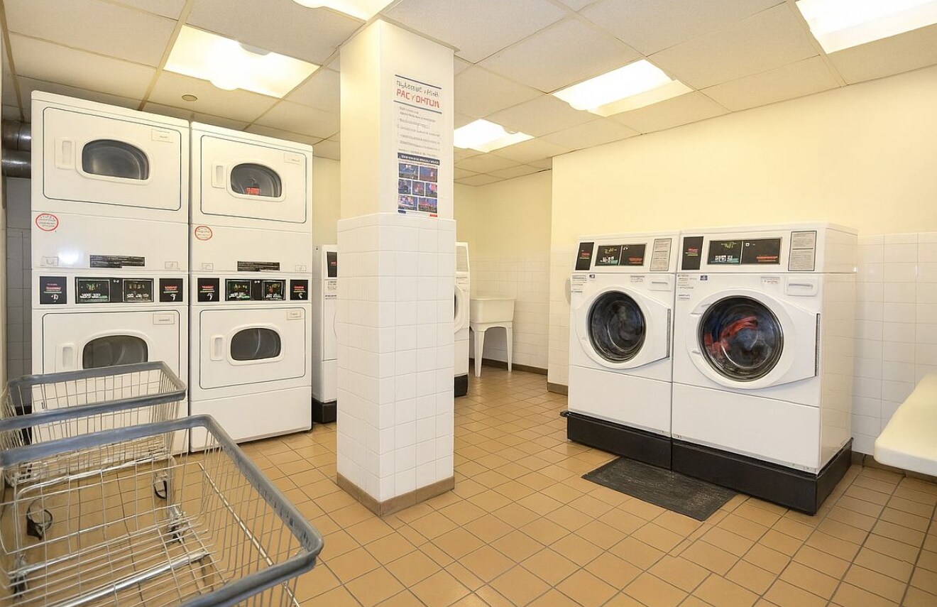 Building Photo - 337 E 41st St