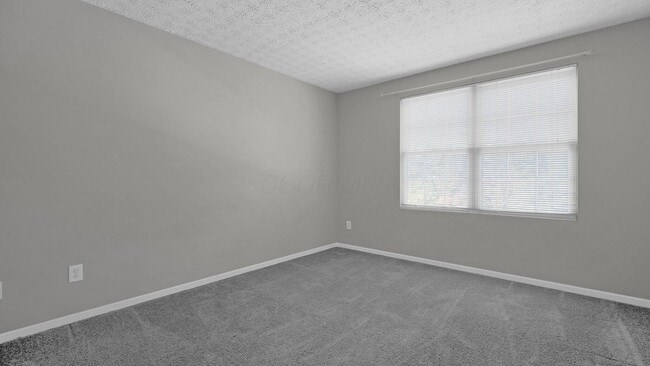 Building Photo - 133 Feathertip Ln