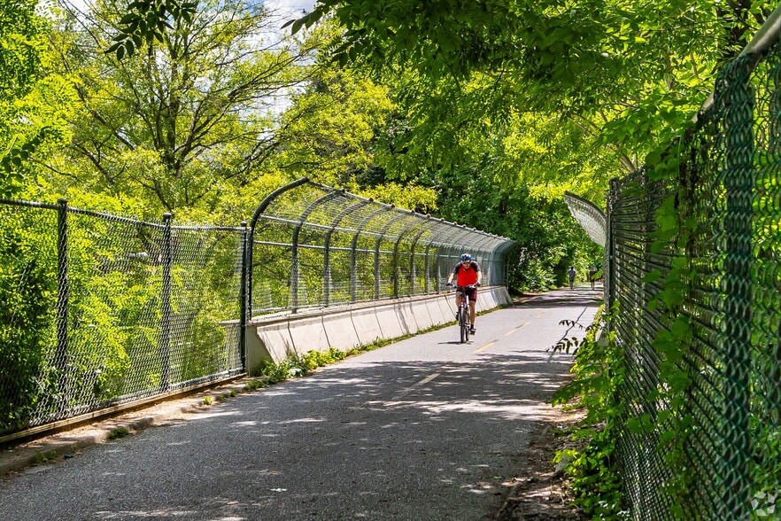 Building Photo - 6639 Hillandale Rd