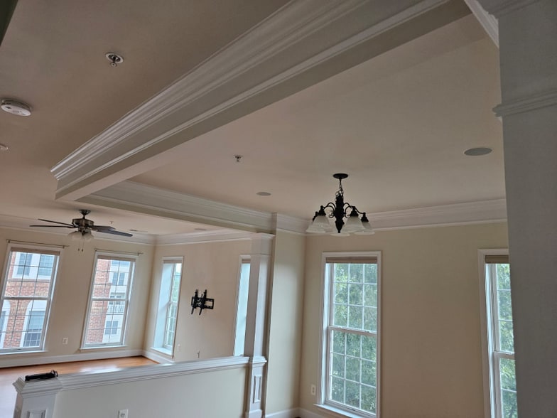 Building Photo - 2325 Brookmoor Ln