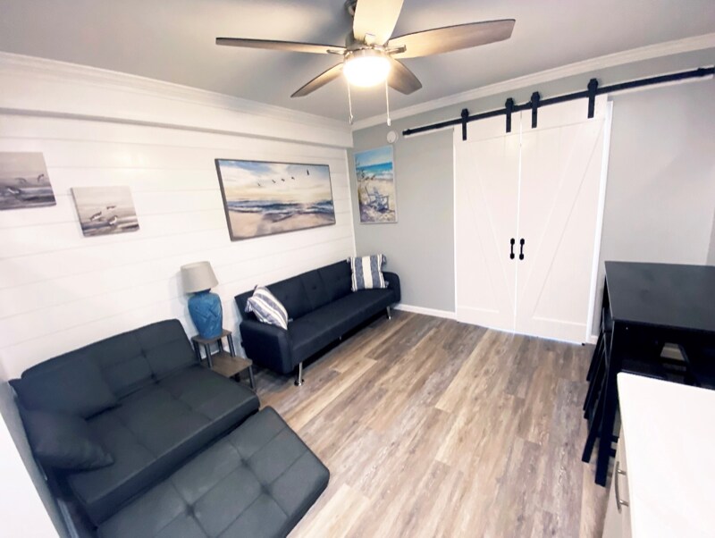 Building Photo - 504 Robin Dr