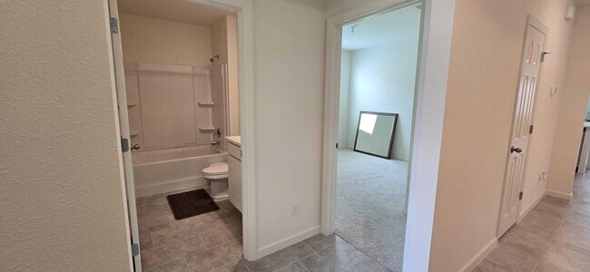 Building Photo - 528 Seafoam Cir