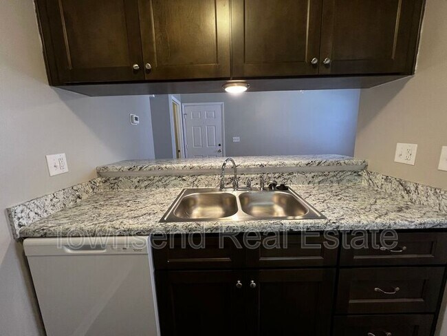 Building Photo - 1433 Ireland Dr
