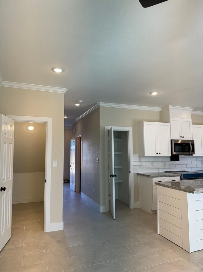 Building Photo - 8522 Viterbo Rd