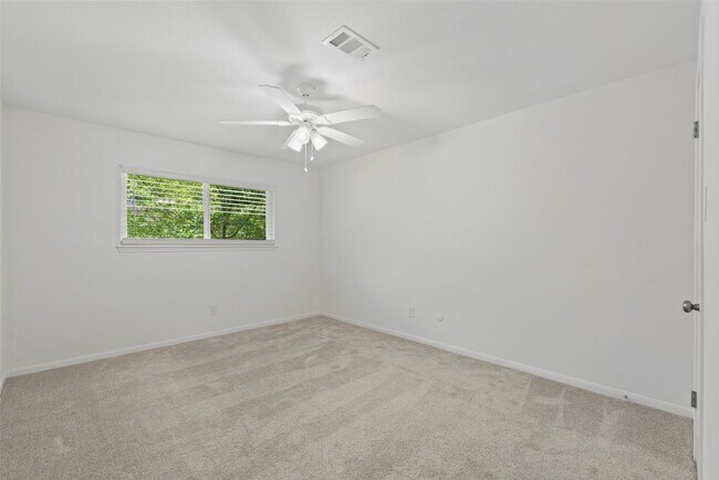Building Photo - 12907 Trail Hollow Dr