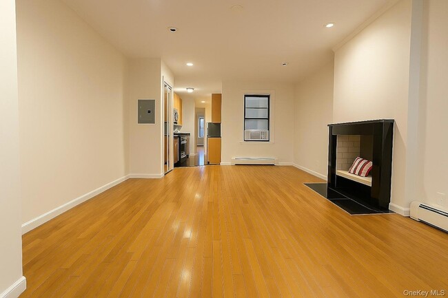 Primary Photo - 206 E 124th St