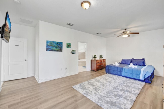 Building Photo - 1816 SW 21st St