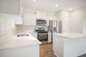 Building Photo - 4 Bed and 2.5 Bath Single-family Home Available for Rent!