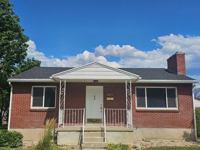Primary Photo - 7409 Maple St
