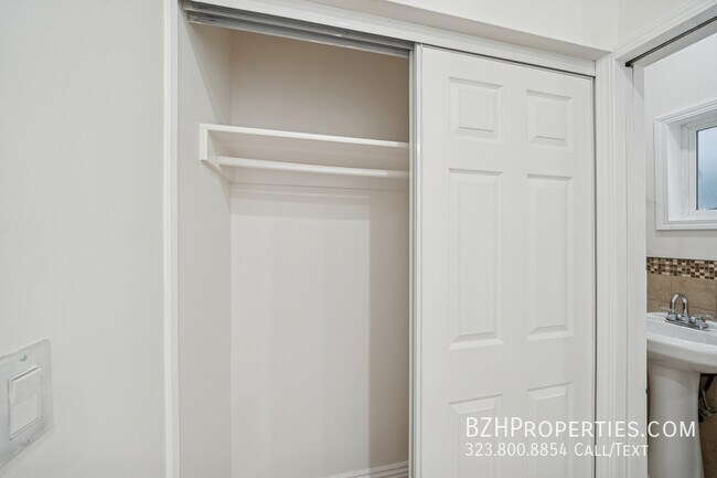 Building Photo - 6680 De Longpre Ave