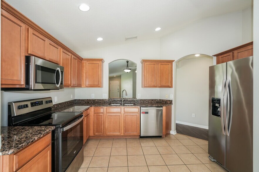 Building Photo - 18114 Cypress Bay Pkwy