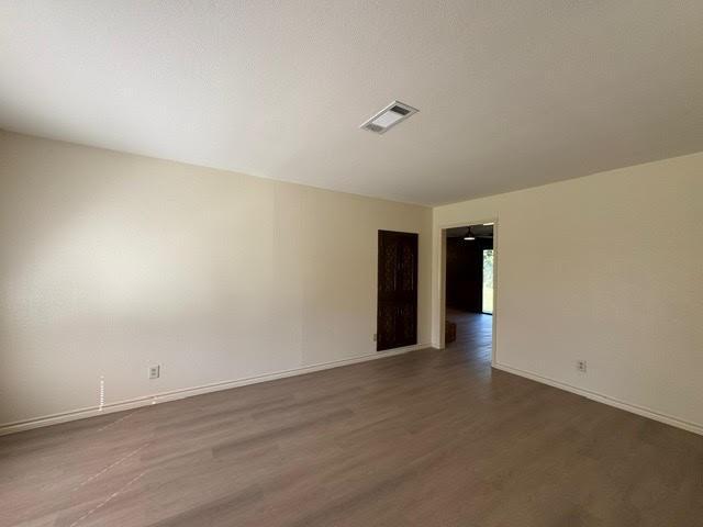 Building Photo - 324 Oakwood Cir