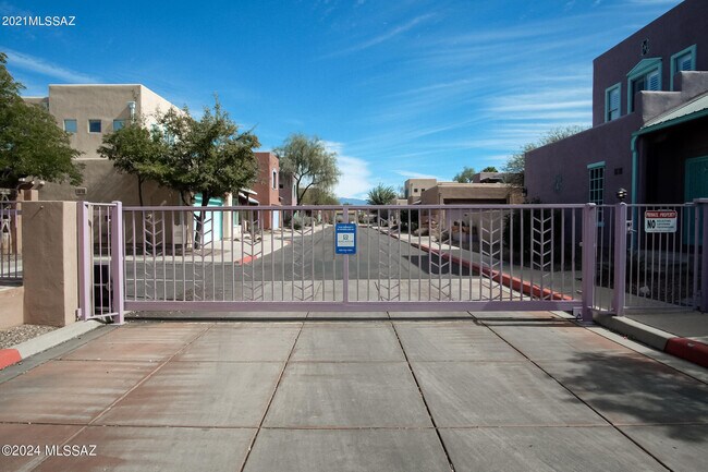 Building Photo - 5237 E Calle Vista De Colores