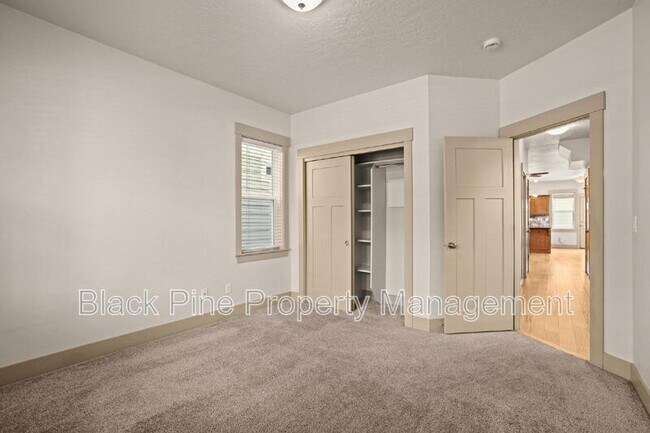Building Photo - 909 N 31st St