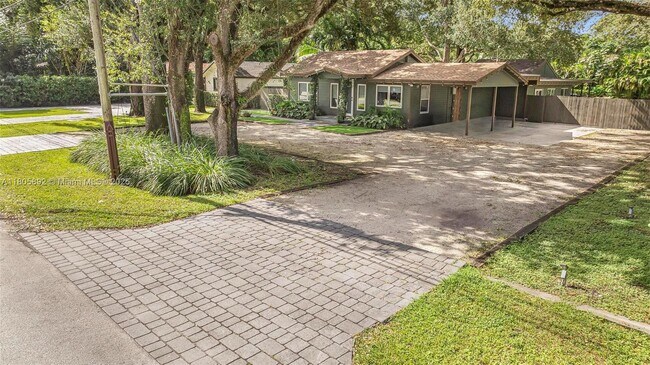 Building Photo - 6830 SW 69th Ave