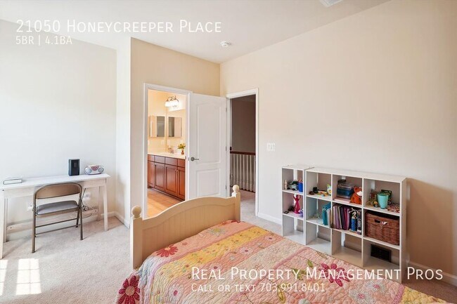 Building Photo - 21050 Honeycreeper Pl